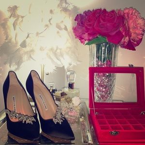 MANOLO BLAHNIK - Black Satin Jewel Buckle Pumps